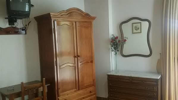 Hotel Restaurante Calderon アルコス・デ・ラ・フロンテーラ エクステリア 写真